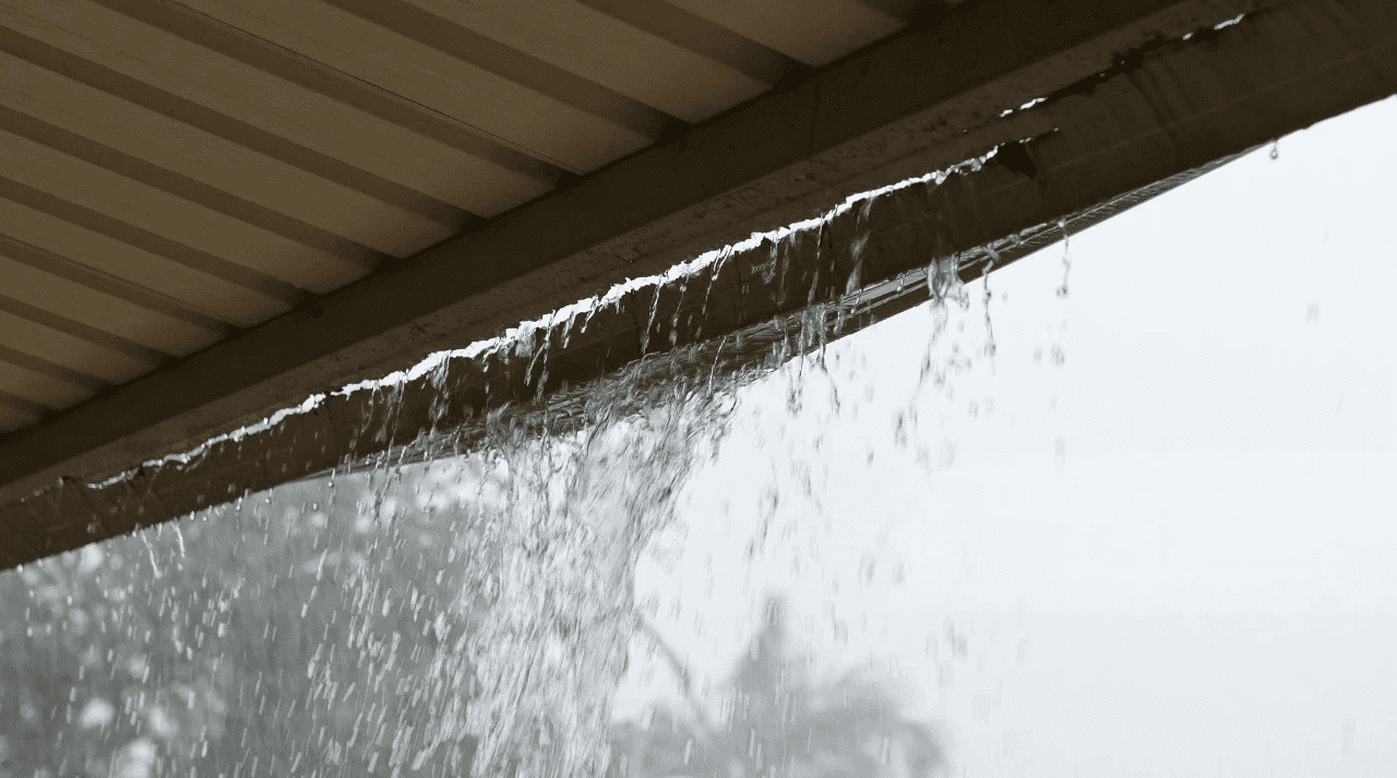 cracks in gutter